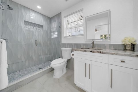 House in Saint Petersburg, Florida 3 bedrooms, 157.47 sq.m. № 2212219 - photo 19