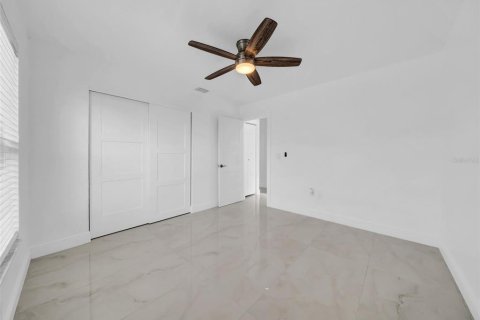 House in Saint Petersburg, Florida 3 bedrooms, 157.47 sq.m. № 2212219 - photo 25