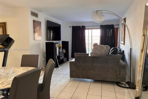 Condo in Hialeah, Florida, 3 bedrooms  № 2081197 - photo 6
