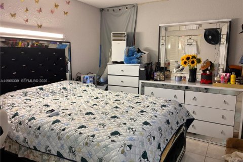 Condo in Hialeah, Florida, 3 bedrooms  № 2081197 - photo 11