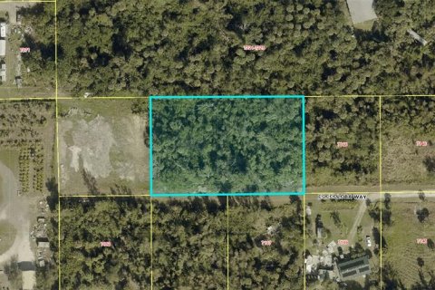 Land in Bokeelia, Florida № 2102181