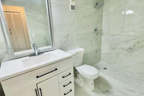 Condominio en alquiler en Surfside, Florida, 2 dormitorios, 95.13 m2 № 2055018 - foto 4