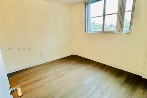 Condominio en alquiler en Surfside, Florida, 2 dormitorios, 95.13 m2 № 2055018 - foto 6