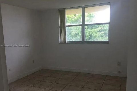 Appartement à louer à North Miami, Floride: 1 chambre, 62.52 m2 № 2084244 - photo 4