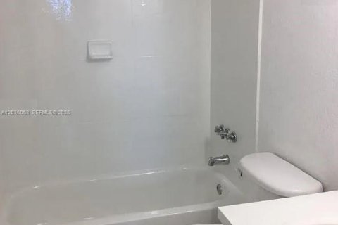 Appartement à louer à North Miami, Floride: 1 chambre, 62.52 m2 № 2084244 - photo 5