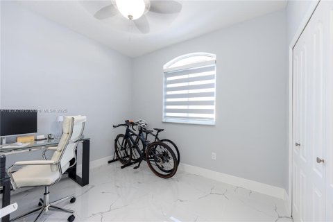 Купить виллу или дом в Майами, Флорида 3 спальни, 138.05м2, № 1957789 - фото 30