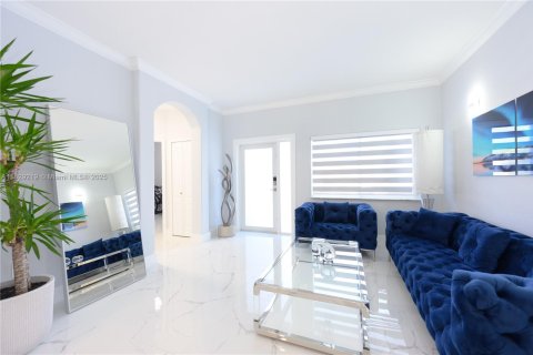 Купить виллу или дом в Майами, Флорида 3 спальни, 138.05м2, № 1957789 - фото 25