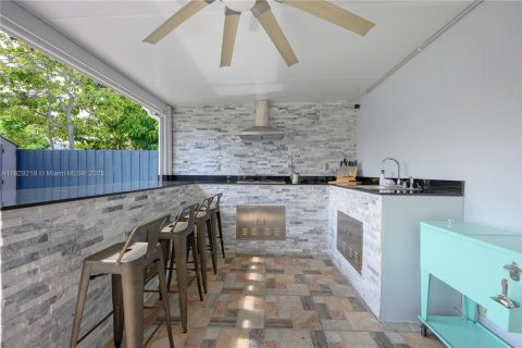 Купить виллу или дом в Майами, Флорида 3 спальни, 138.05м2, № 1957789 - фото 11