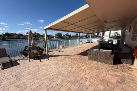 Condominio en venta en Hallandale Beach, Florida, 2 dormitorios, 101.45 m2 № 2429792 - foto 15