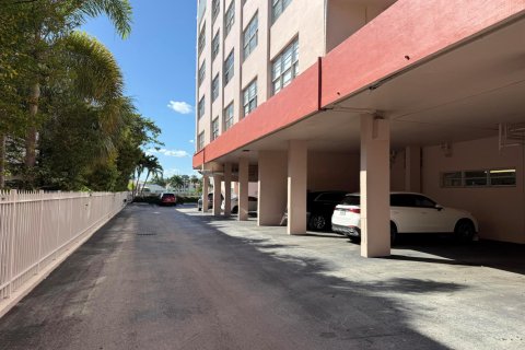 Condominio en venta en Hallandale Beach, Florida, 2 dormitorios, 101.45 m2 № 2429792 - foto 3