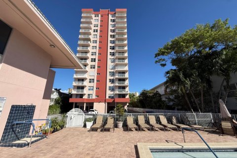 Condominio en venta en Hallandale Beach, Florida, 2 dormitorios, 101.45 m2 № 2429792 - foto 11