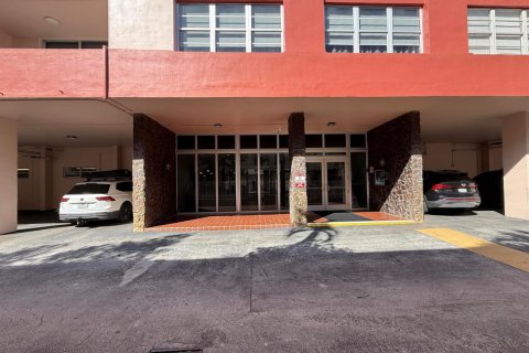 Condominio en venta en Hallandale Beach, Florida, 2 dormitorios, 101.45 m2 № 2429792 - foto 4