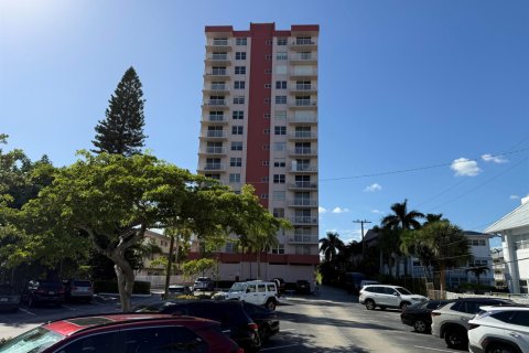 Condominio en venta en Hallandale Beach, Florida, 2 dormitorios, 101.45 m2 № 2429792 - foto 16