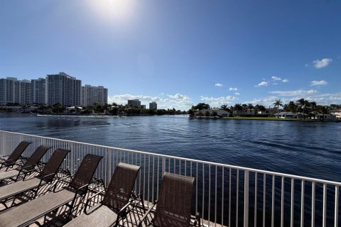Condominio en venta en Hallandale Beach, Florida, 2 dormitorios, 101.45 m2 № 2429792 - foto 13