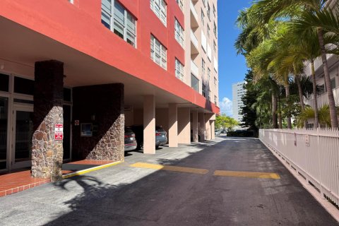 Condominio en venta en Hallandale Beach, Florida, 2 dormitorios, 101.45 m2 № 2429792 - foto 2