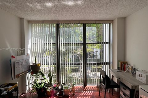 Condominio en venta en Sunny Isles Beach, Florida, 1 dormitorio, 71.26 m2 № 2028846 - foto 10