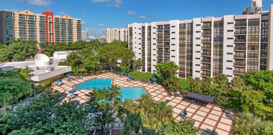 Condominio en Sunny Isles Beach, Florida, 1 dormitorio  № 2028846