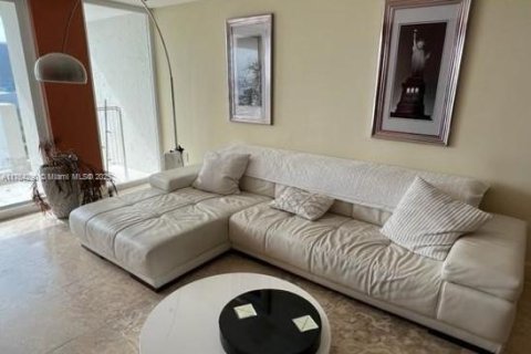 Condo in Miami, Florida, 1 bedroom  № 1645641 - photo 1