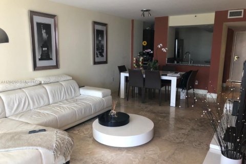 Condo in Miami, Florida, 1 bedroom  № 1645641 - photo 2