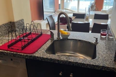 Condo in Miami, Florida, 1 bedroom  № 1645641 - photo 3