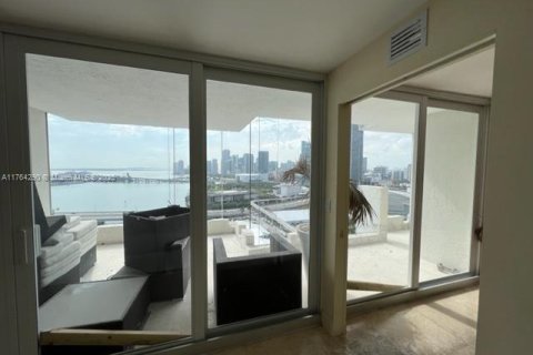 Condo in Miami, Florida, 1 bedroom  № 1645641 - photo 7