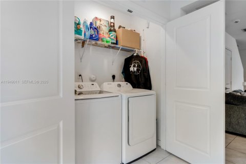 Купить таунхаус в Флорида-Сити, Флорида 2 спальни, 112.23м2, № 2018007 - фото 6