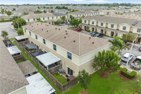 Купить таунхаус в Флорида-Сити, Флорида 2 спальни, 112.23м2, № 2018007 - фото 15