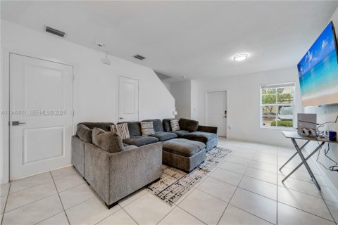 Купить таунхаус в Флорида-Сити, Флорида 2 спальни, 112.23м2, № 2018007 - фото 2