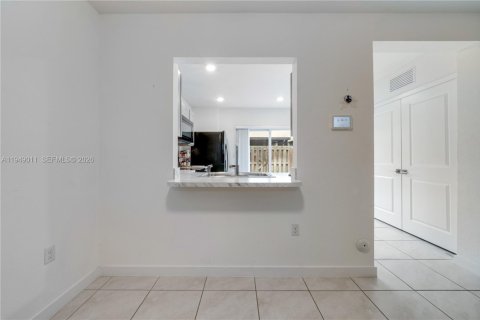 Купить таунхаус в Флорида-Сити, Флорида 2 спальни, 112.23м2, № 2018007 - фото 3