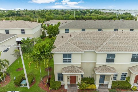 Купить таунхаус в Флорида-Сити, Флорида 2 спальни, 112.23м2, № 2018007 - фото 14