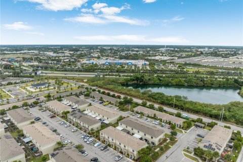 Купить таунхаус в Флорида-Сити, Флорида 2 спальни, 112.23м2, № 2018007 - фото 16