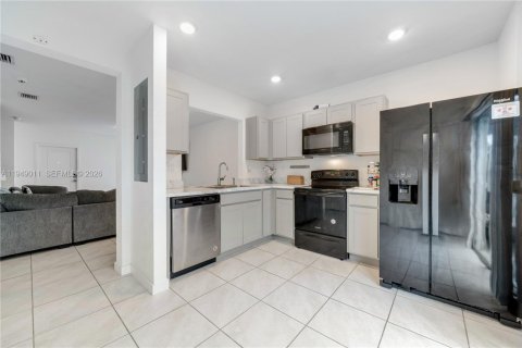 Купить таунхаус в Флорида-Сити, Флорида 2 спальни, 112.23м2, № 2018007 - фото 5