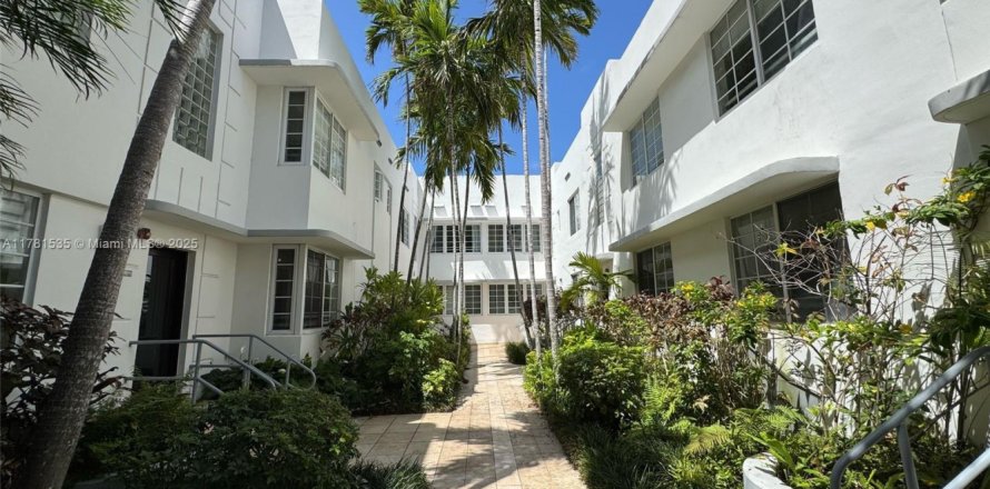 Estudio en el Condominio en Miami Beach, Florida  № 1868671