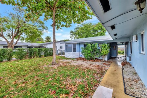 Immobilier commercial à vendre à Fort Lauderdale, Floride: 242.66 m2 № 1709293 - photo 18
