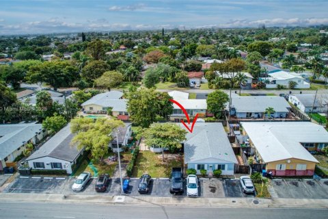Immobilier commercial à vendre à Fort Lauderdale, Floride: 242.66 m2 № 1709293 - photo 3