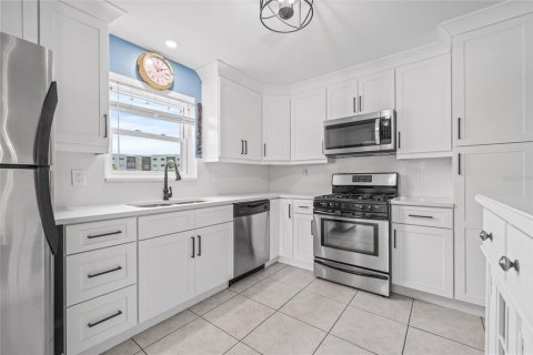 Condominio en venta en Saint Petersburg, Florida, 2 dormitorios, 126.35 m2 № 1757591 - foto 2