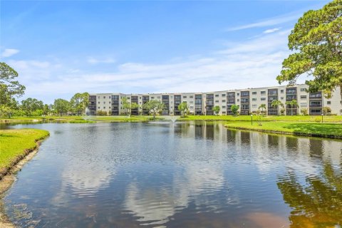 Condominio en venta en Saint Petersburg, Florida, 2 dormitorios, 126.35 m2 № 1757591 - foto 1