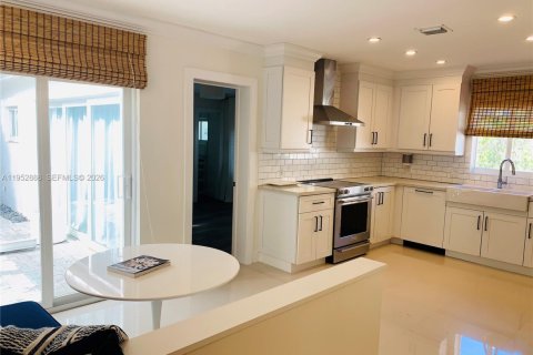 Villa ou maison à louer à Miami, Floride: 3 chambres, 138.15 m2 № 2008617 - photo 9