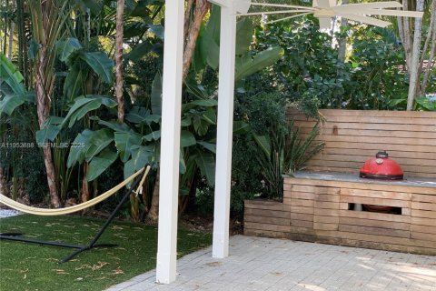 Casa en alquiler en Miami, Florida, 3 dormitorios, 138.15 m2 № 2008617 - foto 21