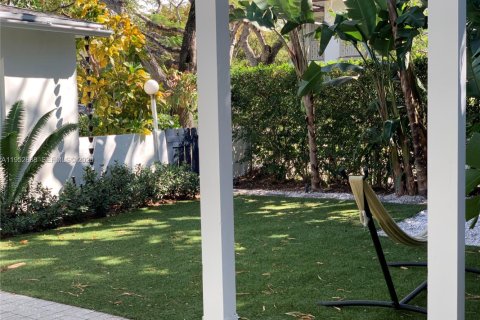 Casa en alquiler en Miami, Florida, 3 dormitorios, 138.15 m2 № 2008617 - foto 22