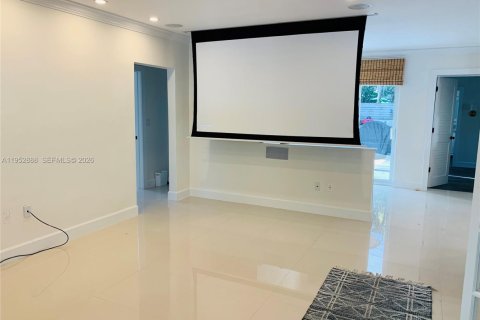 Villa ou maison à louer à Miami, Floride: 3 chambres, 138.15 m2 № 2008617 - photo 7