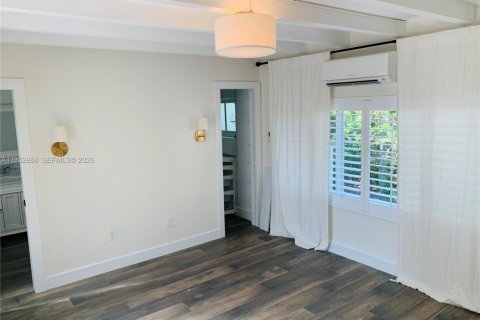 Villa ou maison à louer à Miami, Floride: 3 chambres, 138.15 m2 № 2008617 - photo 13