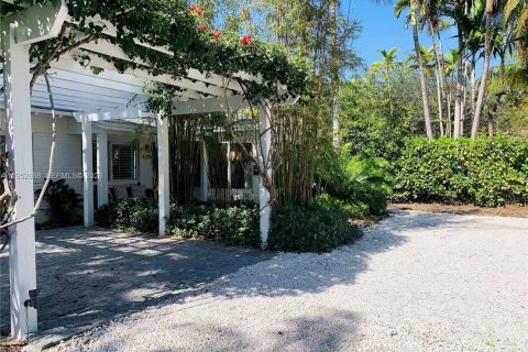 Villa ou maison à louer à Miami, Floride: 3 chambres, 138.15 m2 № 2008617 - photo 3