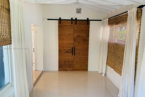 Villa ou maison à louer à Miami, Floride: 3 chambres, 138.15 m2 № 2008617 - photo 16