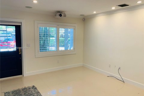 Villa ou maison à louer à Miami, Floride: 3 chambres, 138.15 m2 № 2008617 - photo 6