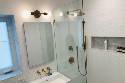 Villa ou maison à louer à Miami, Floride: 3 chambres, 138.15 m2 № 2008617 - photo 12