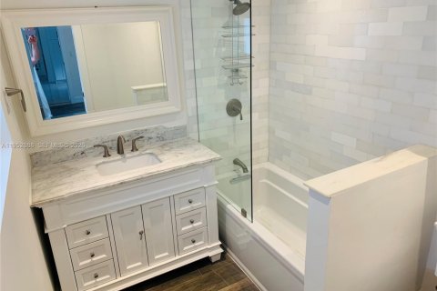 Villa ou maison à louer à Miami, Floride: 3 chambres, 138.15 m2 № 2008617 - photo 14