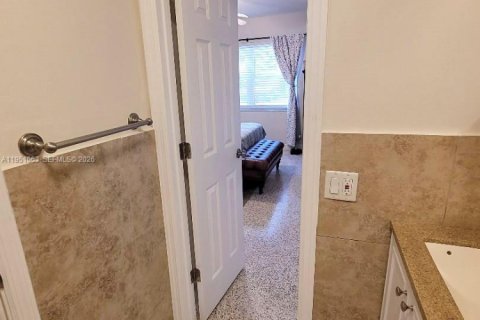 Immobilier commercial à vendre à North Miami, Floride: 153.57 m2 № 2010966 - photo 10