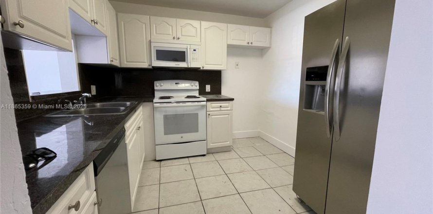 Condo à North Miami, Floride, 2 chambres № 1892923