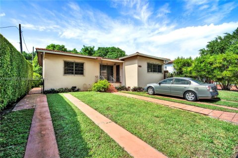 Купить виллу или дом в Майами, Флорида 3 спальни, 130.81м2, № 1955813 - фото 1